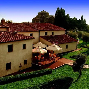 Hotel &, Sovana